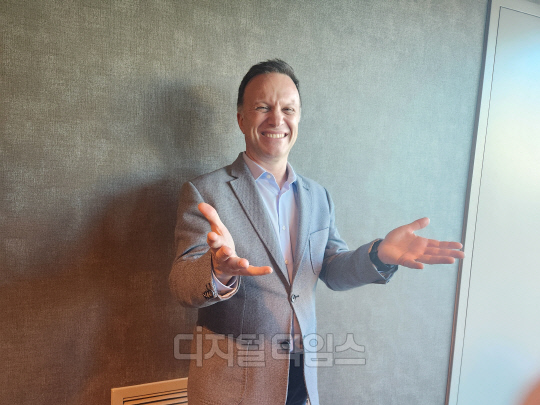 지앙 파올로 바씨 다쏘시스템 3D익스피리언스 웍스 수석 부사장이 지난 11일(현지시간)부터 14일까지 미국 텍사스주 댈러스에서 열린 '3D익스피리언스 월드 2024'에서 한국 기자들과 만나 인터뷰를 하고 있다. 윤선영 기자